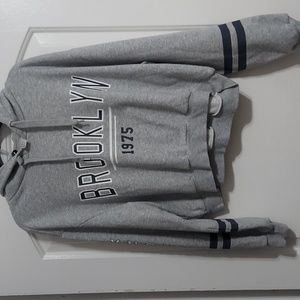 DIVIDED Brooklyn hooded Sweater